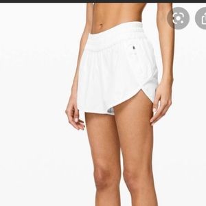 GUC Lululemon White Tracker V 4” Shorts Sz 8